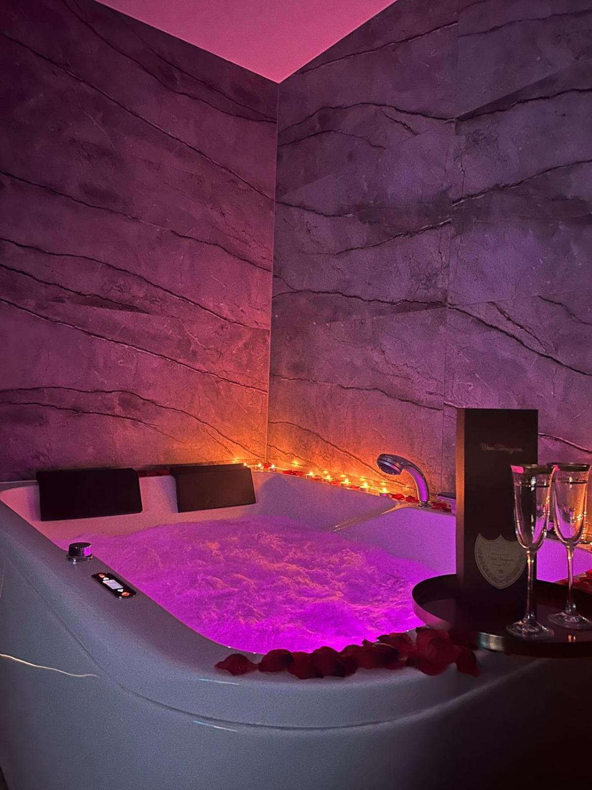 Apartament Z Jacuzzi Klimatyzacja Prywatny Parking Radom Esterno foto