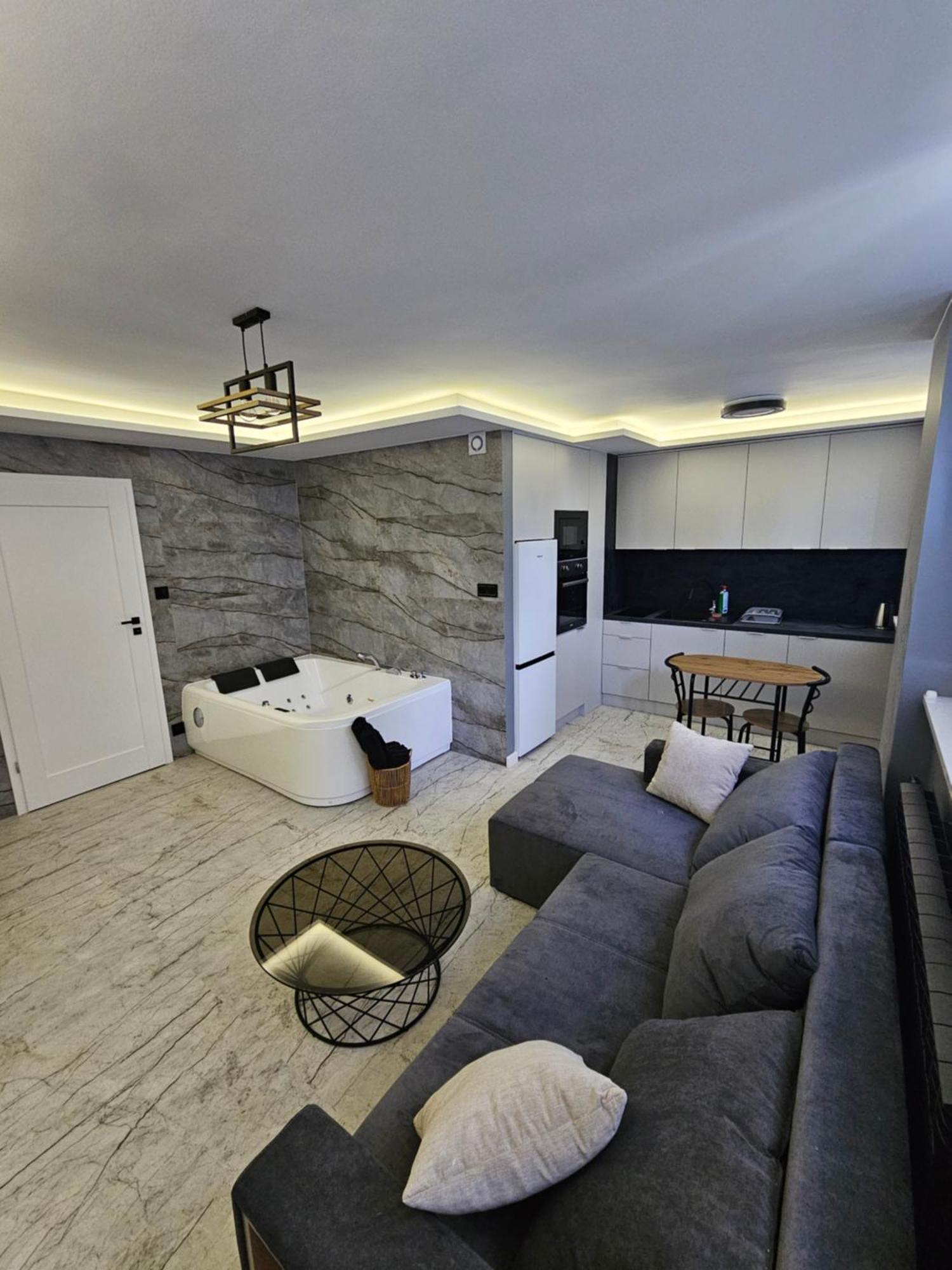 Apartament Z Jacuzzi Klimatyzacja Prywatny Parking Radom Esterno foto