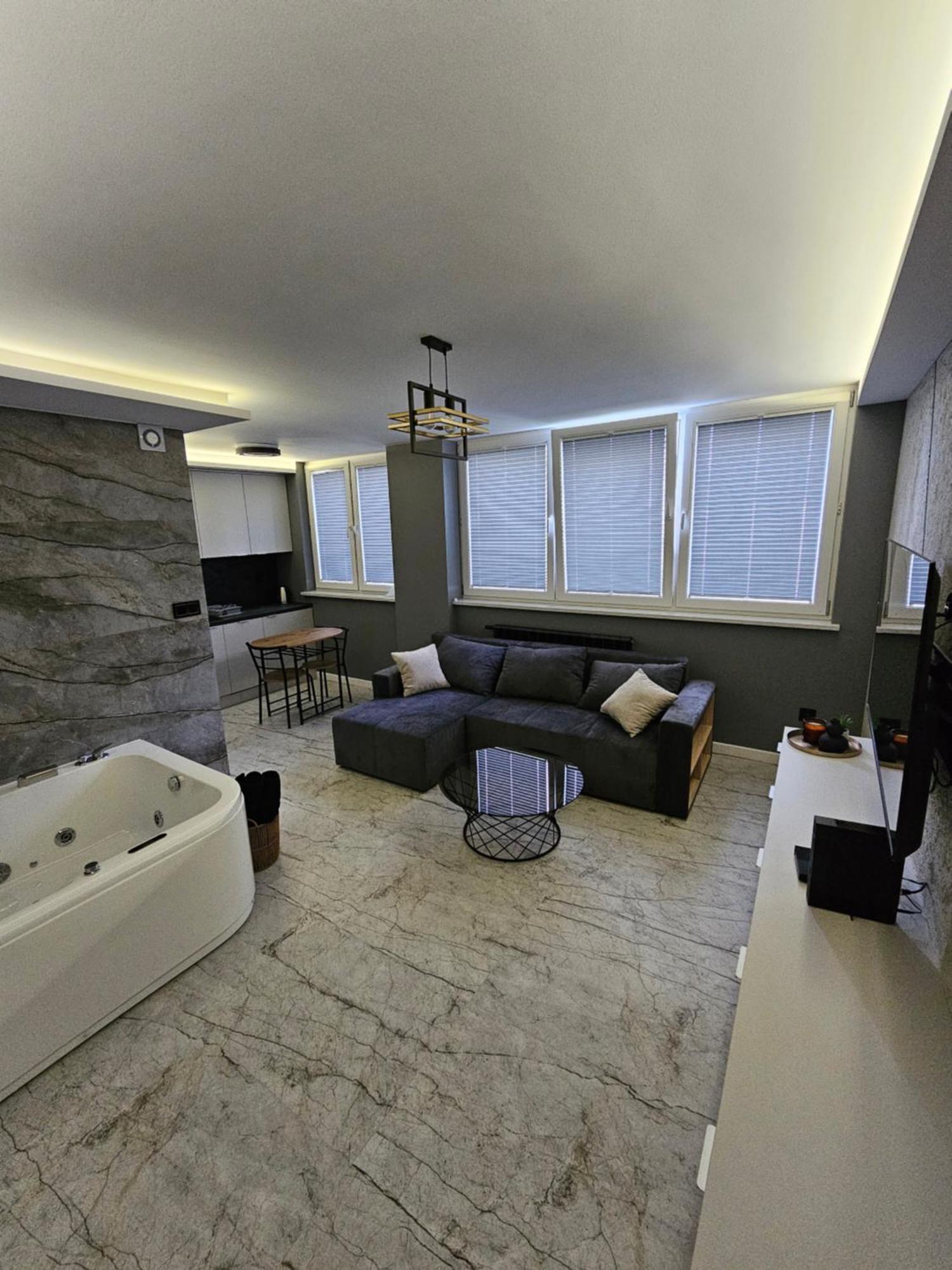 Apartament Z Jacuzzi Klimatyzacja Prywatny Parking Radom Esterno foto
